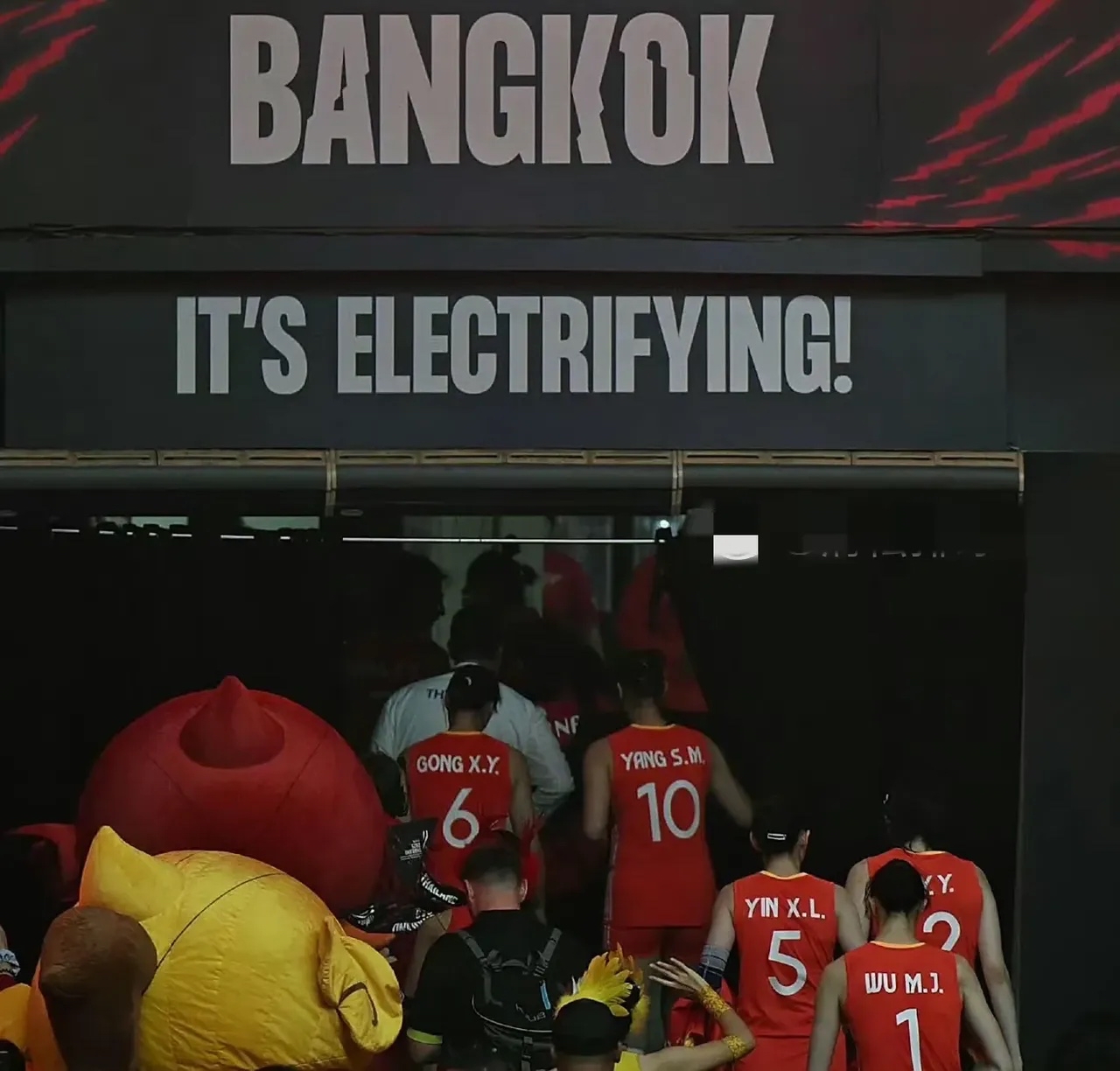 海星直播-勒沃库森训练开放日，转会期止住颓势引欢呼，西甲在即，临场指挥获称赞的简单介绍