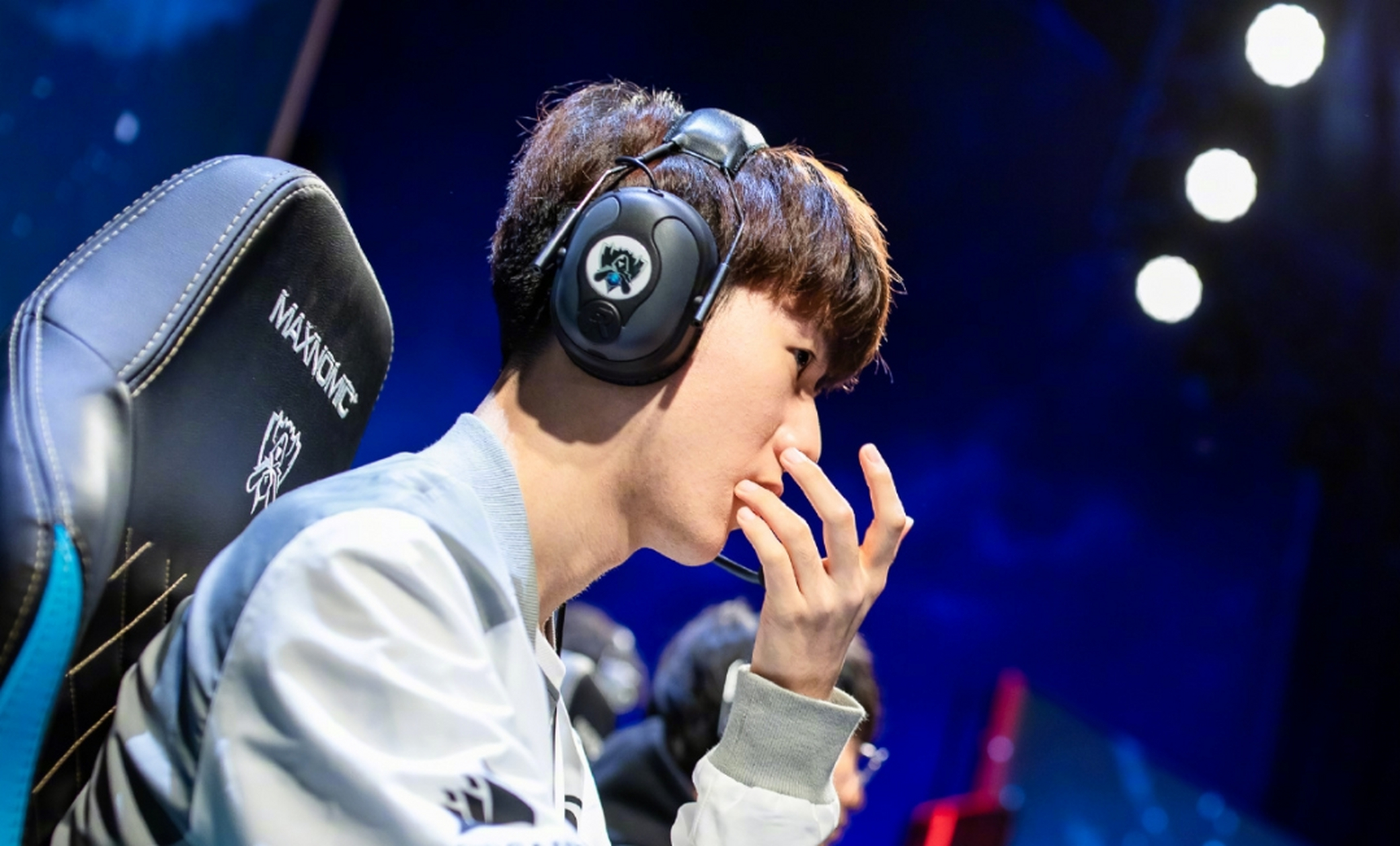 海星赛事-包含TheShy回归赛场，惊险取胜首场状态亮眼，FPX观众沸腾！的词条