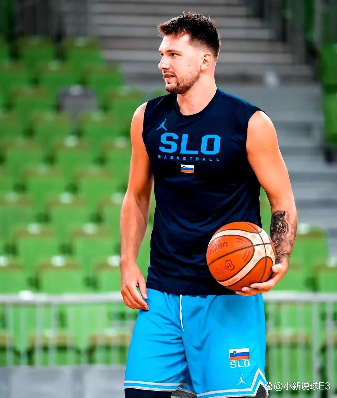 海星直播-包含东契奇回归赛场，精彩发挥首场状态亮眼，SKT观众沸腾！的词条